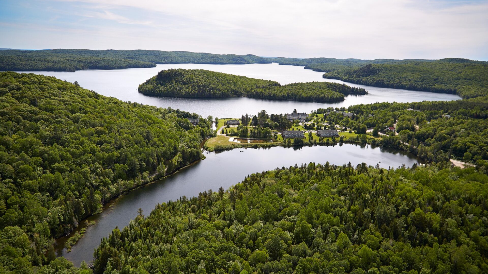 Photo of Auberge du Lac-à-l'Eau-Claire in Mauricie, QC