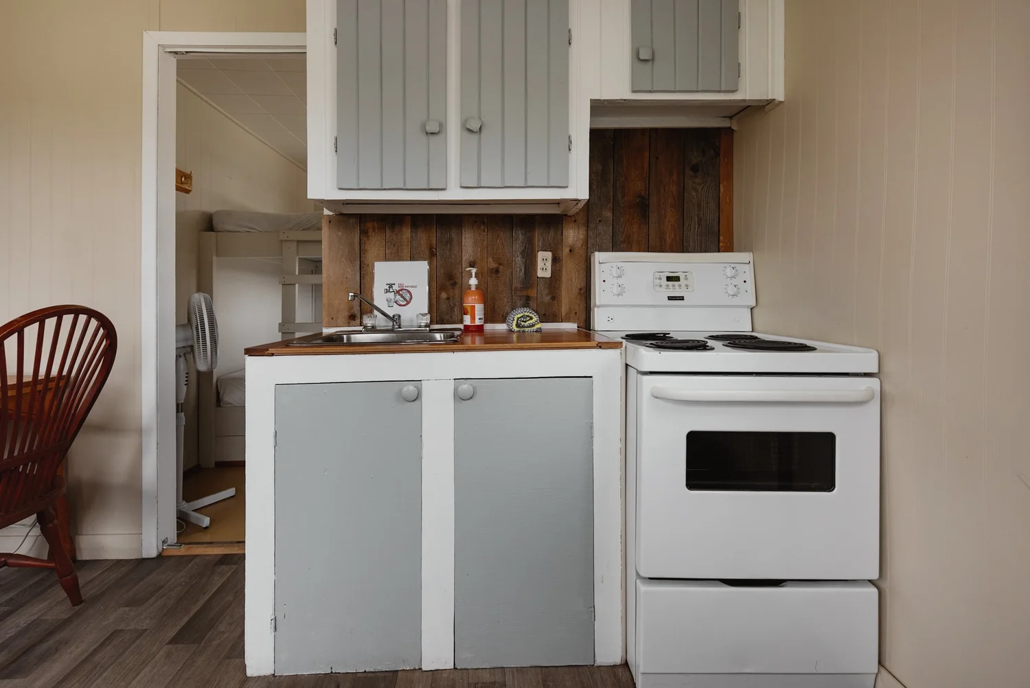 CABIN 4 — Auberge la Barrière (2014) – Auberge la Barrière (2014)