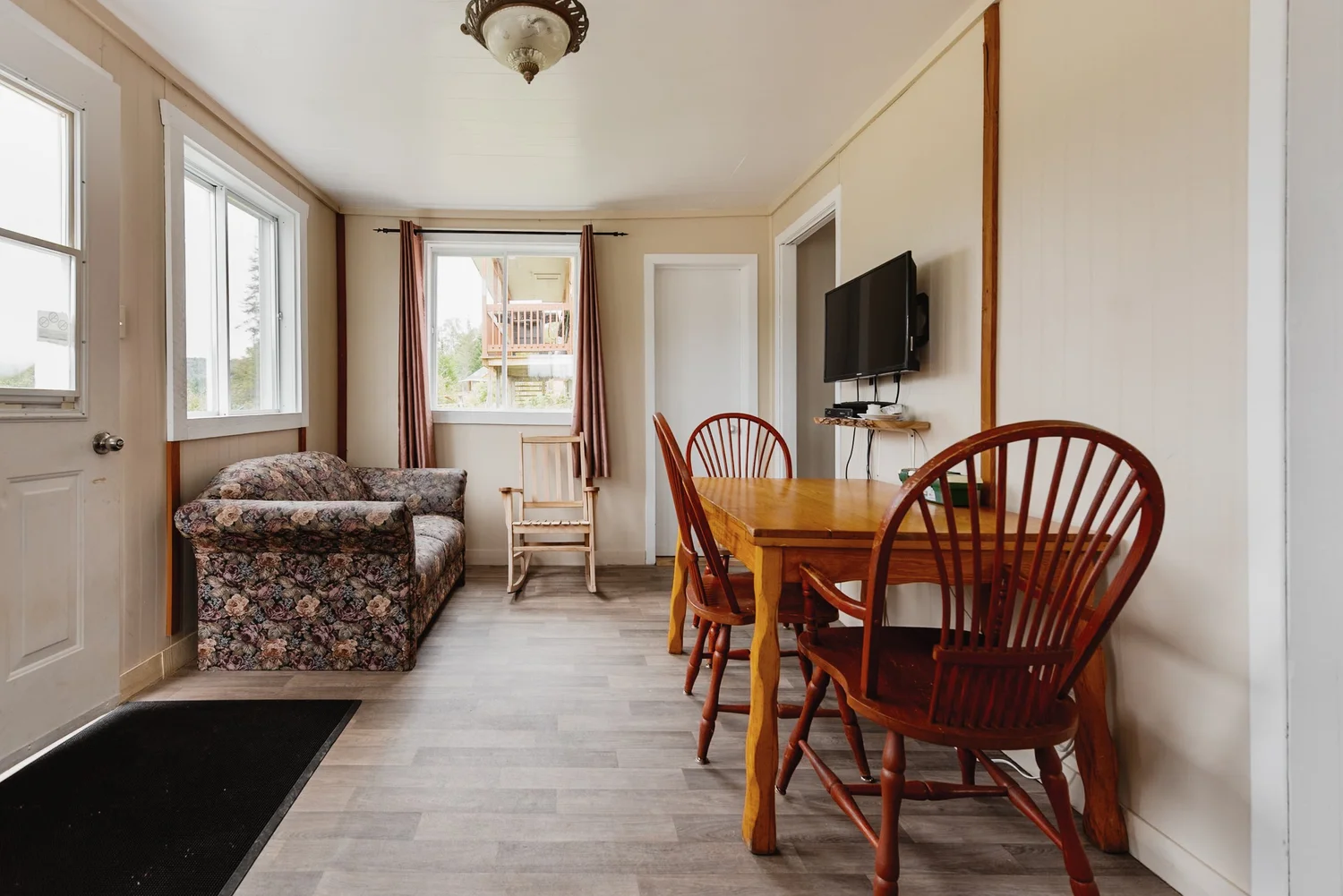 CABIN 4 — Auberge la Barrière (2014) – Auberge la Barrière (2014)
