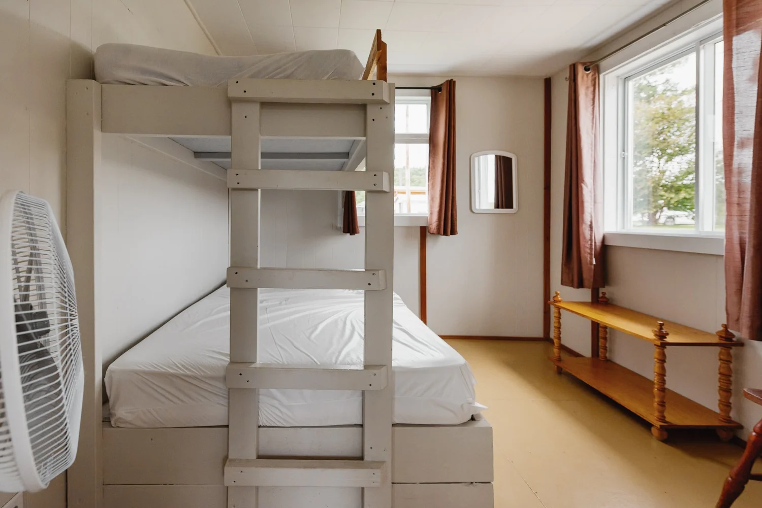 CABIN 4 — Auberge la Barrière (2014) – Auberge la Barrière (2014)