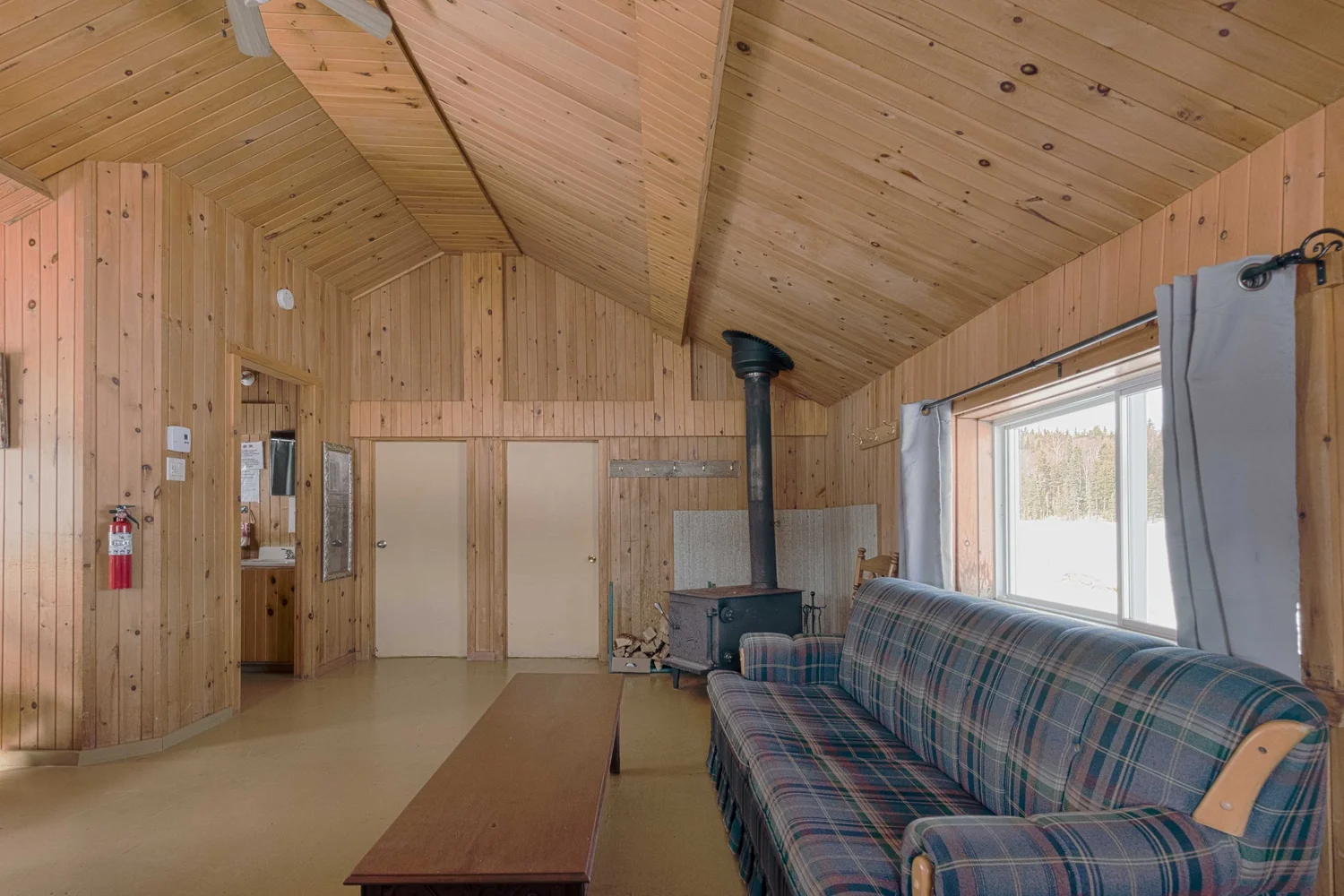 CABIN 5 — Auberge la Barrière (2014) – Auberge la Barrière (2014)