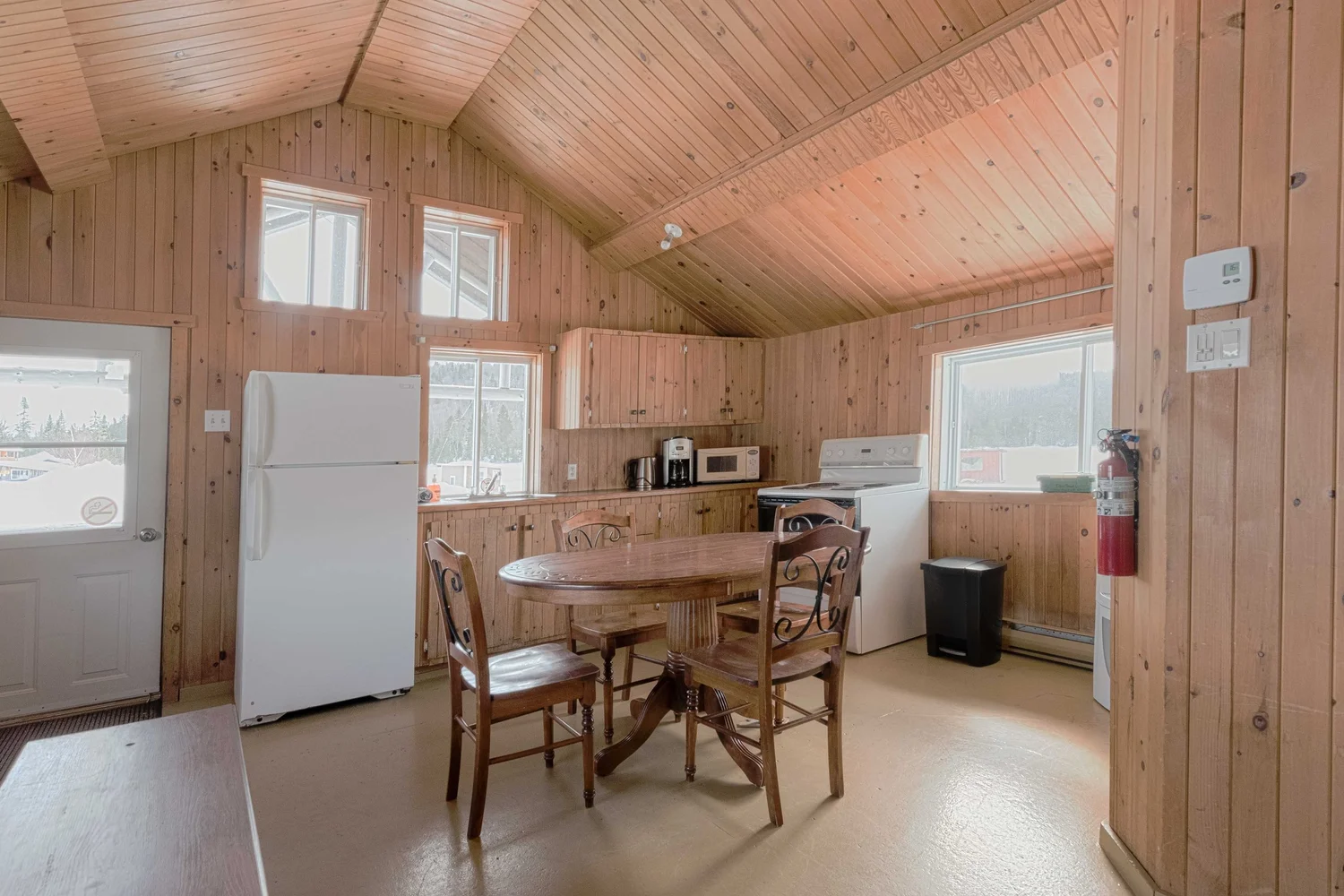 CABIN 5 — Auberge la Barrière (2014) – Auberge la Barrière (2014)