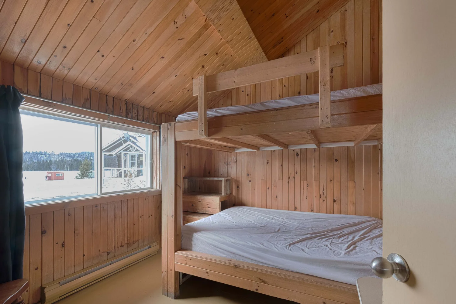 CABIN 5 — Auberge la Barrière (2014) – Auberge la Barrière (2014)