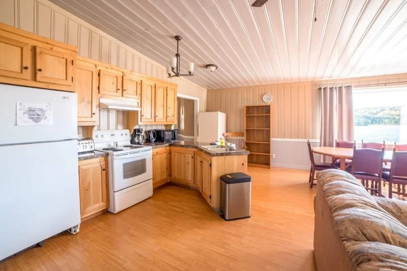 SAINT-CHARLES CABIN – Auberge la Barrière (2014)