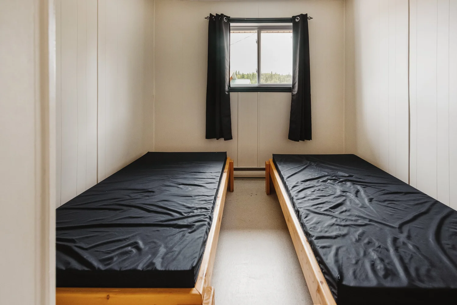JUMELÉE (semi-détaché) situé au centre du site. – Auberge la Barrière (2014)