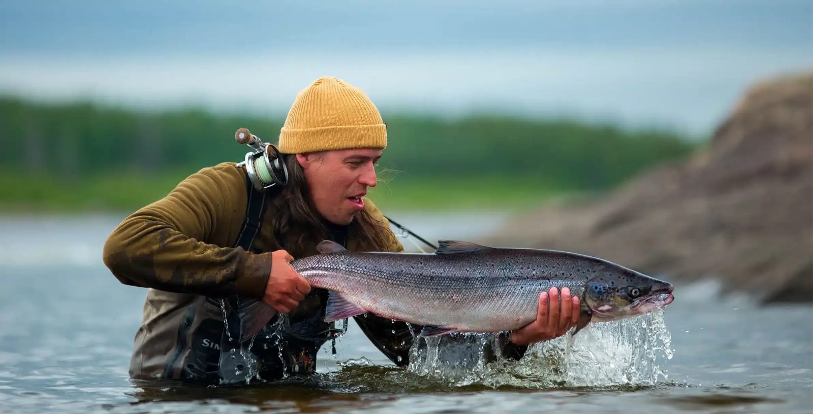 Fishing Atlantic salmon at Auberge Wedge Hills Lodge - Circuits Péninsule d'Or, Nunavik, Quebec — photo 3