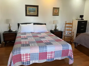 Superior room with two beds, view of the St. Lawrence estuary – Auberge-Pourvoirie Isle-aux-Grues