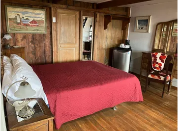 Superior room with mezzanine, view of the St. Lawrence estuary – Auberge-Pourvoirie Isle-aux-Grues
