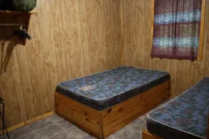 CABINE 1 – Maple LeafgLodge