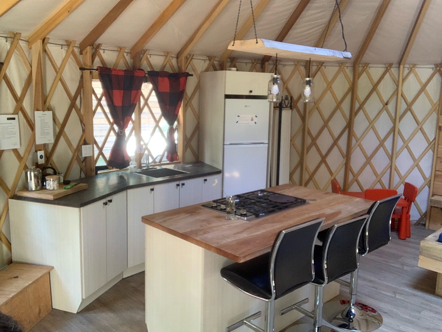 YOURTE À CALEB — Chalets Rapide des Cèdres – Chalets Rapide des Cèdres