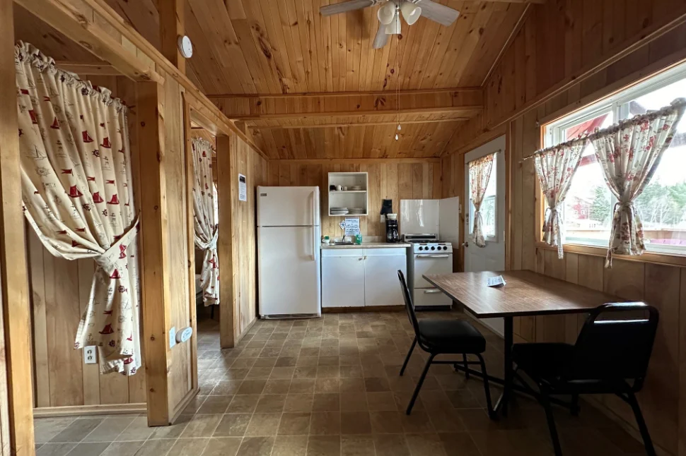 CHALET 4 – Dorval Lodge