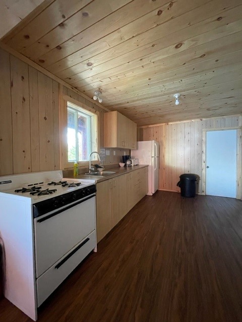 LOG CABIN – Dorval Lodge