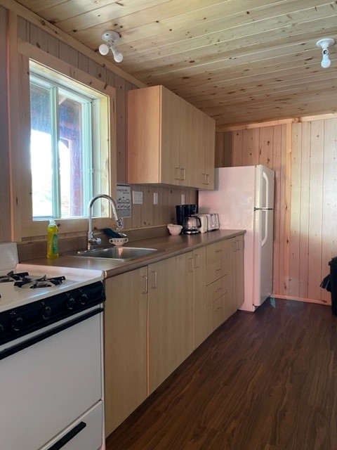 LOG CABIN – Dorval Lodge