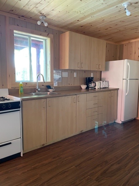 LOG CABIN – Dorval Lodge