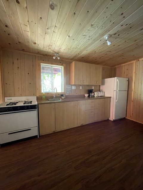 LOG CABIN – Dorval Lodge