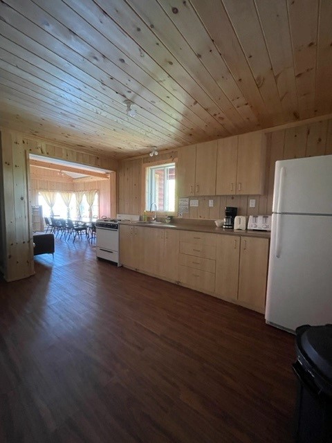 LOG CABIN – Dorval Lodge