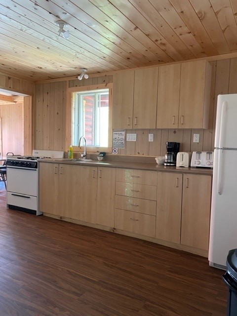 LOG CABIN – Dorval Lodge