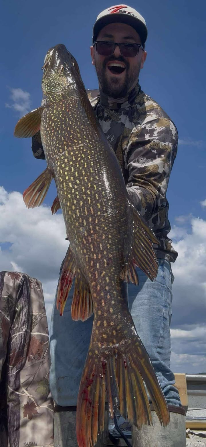 Pêche Brochet chez Dorval Lodge, Abitibi-Témiscamingue, Québec — photo 2