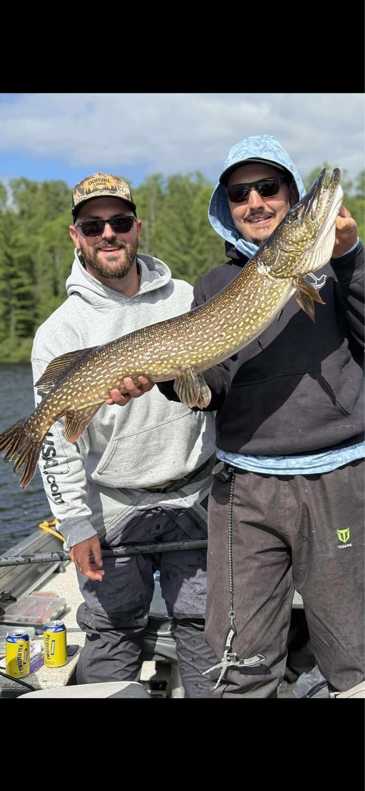 Pêche Brochet chez Dorval Lodge, Abitibi-Témiscamingue, Québec — photo 3