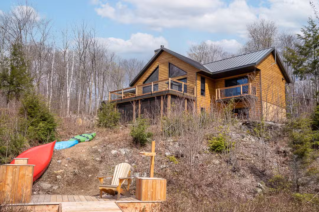 CHALET BENT – Kenauk Nature