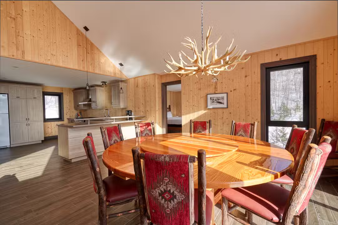 CHALET BENT – Kenauk Nature