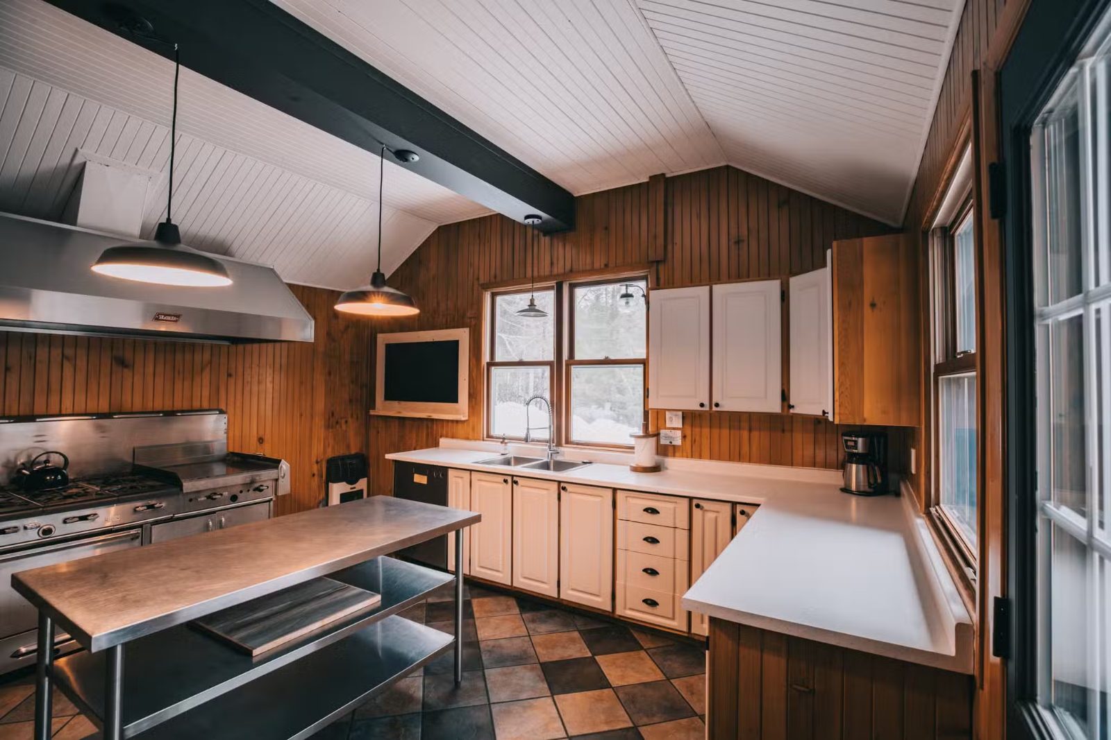 DES PINS CABIN – Kenauk Nature