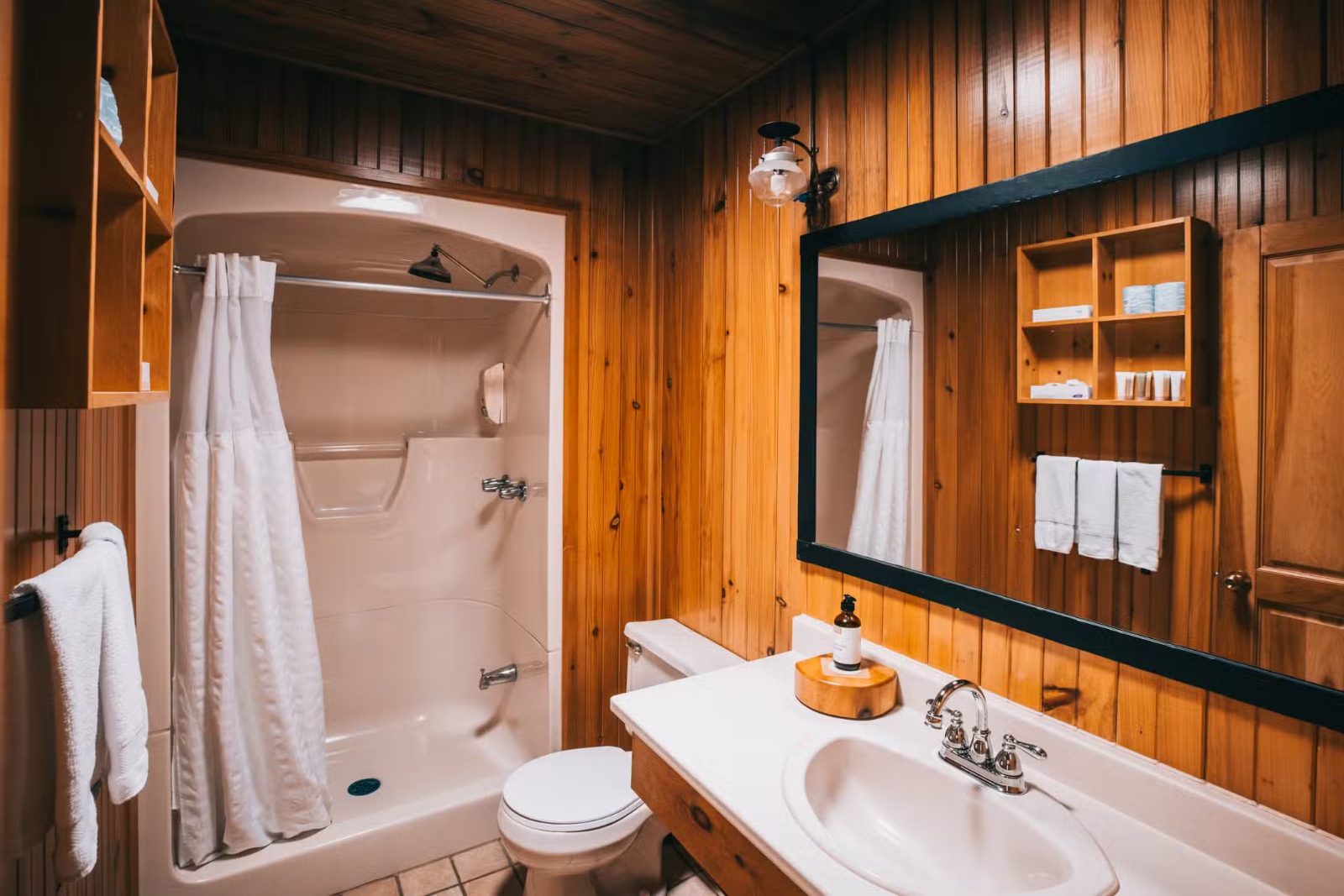 DES PINS CABIN – Kenauk Nature
