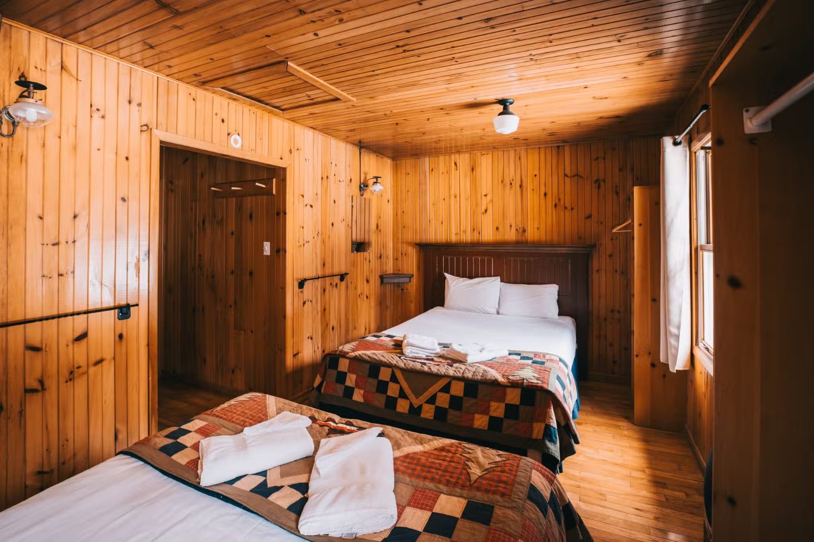 DES PINS CABIN – Kenauk Nature
