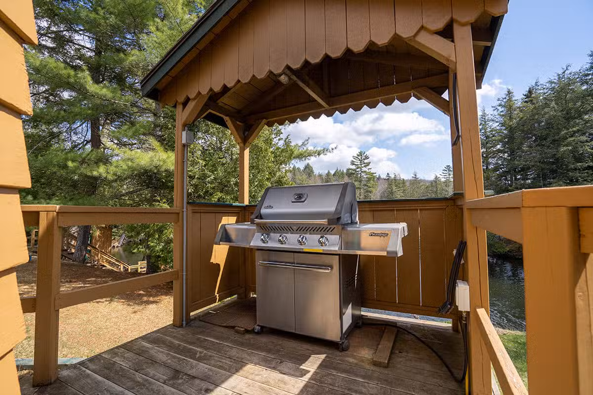 DES PINS CABIN – Kenauk Nature
