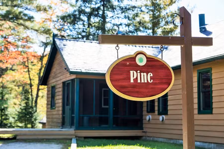 DES PINS CABIN – Kenauk Nature