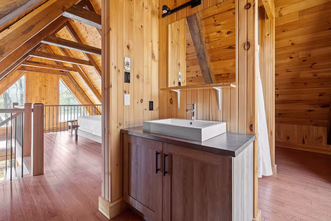 MAKWA CABIN – Kenauk Nature