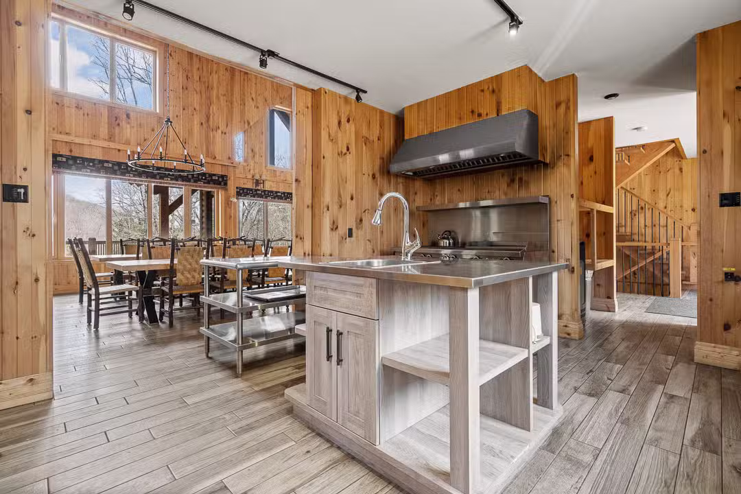PAPINEAU CABIN – Kenauk Nature