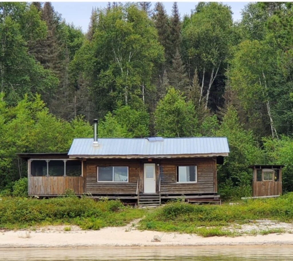 MOOSE CHALET – MOOSE CHALET