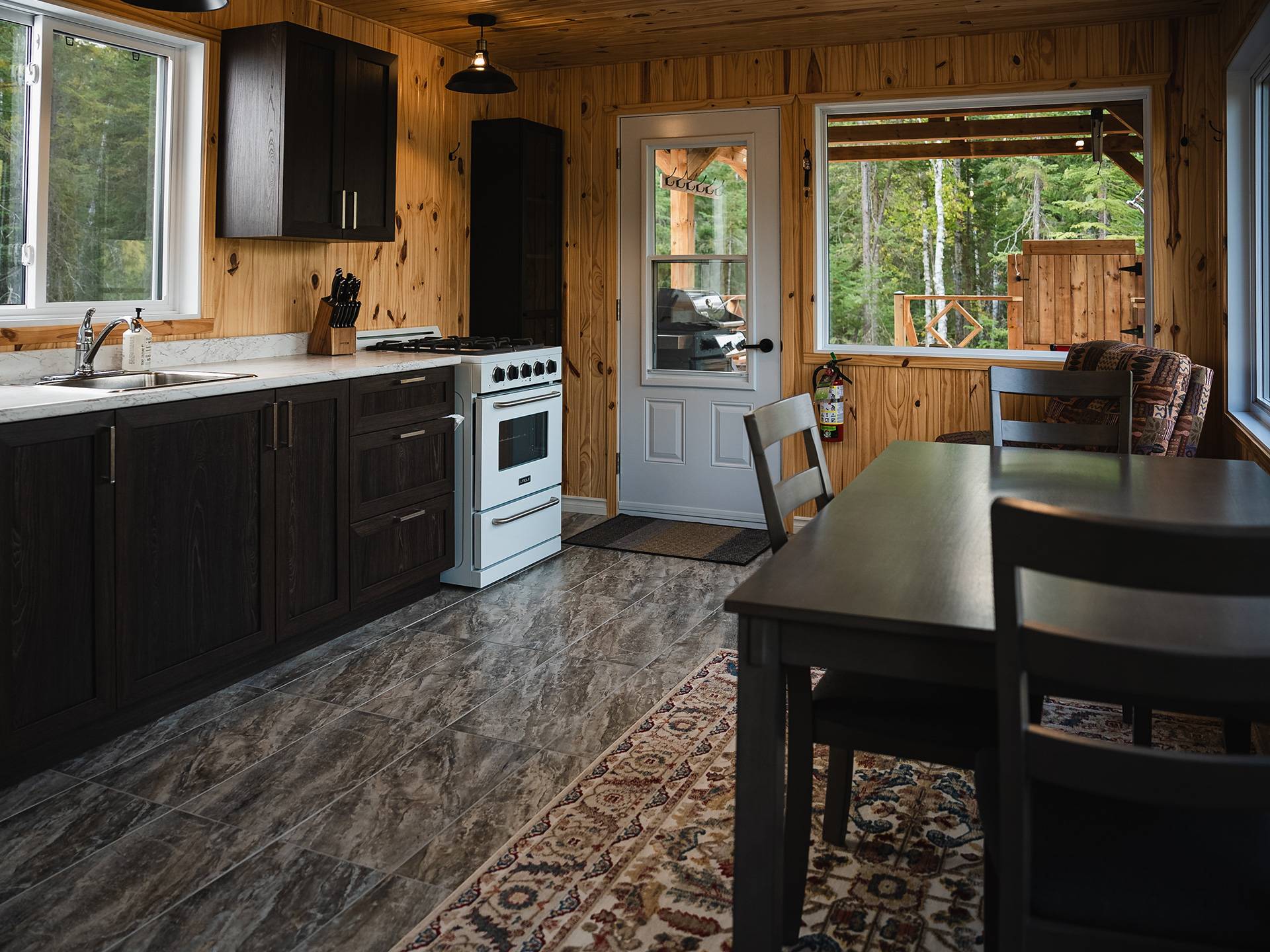 CHALET HENRI — La Pourvoirie du Lac Oscar – La Pourvoirie du Lac Oscar