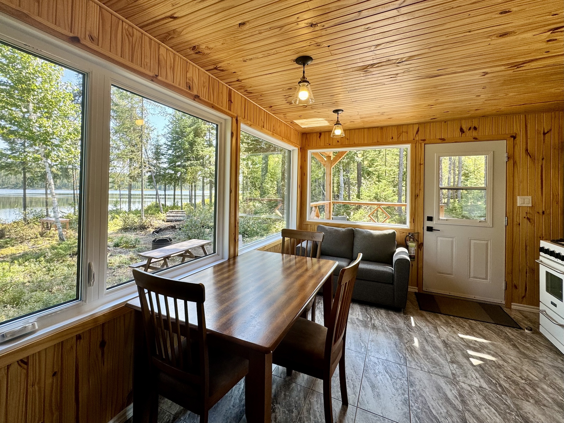 NEPTUNE CABIN – La Pourvoirie du Lac Oscar