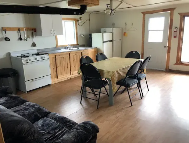 Chalet NOS 10 CHALETS DISPONIBLES — Pourvoirie Baie de l'Est – Pourvoirie Baie de l'Est