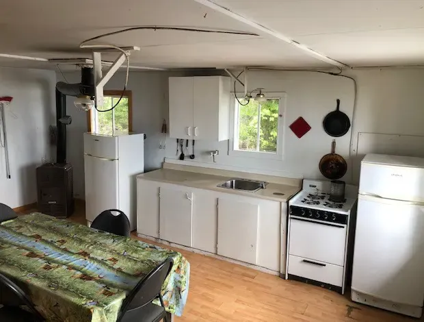 Chalet NOS 10 CHALETS DISPONIBLES — Pourvoirie Baie de l'Est – Pourvoirie Baie de l'Est