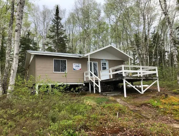 NOS 10 CHALETS DISPONIBLES – Pourvoirie Baie de l'Est