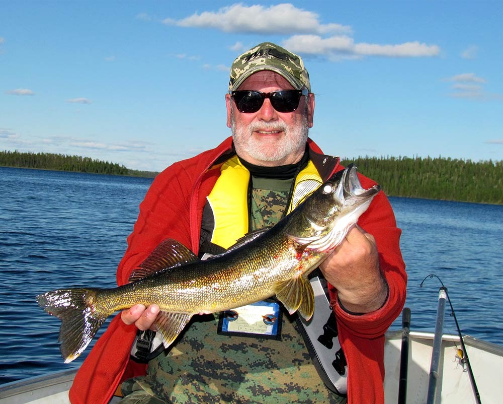 Fishing Walleye at Pourvoirie Baie de l'Est, Mauricie, Quebec — photo 5