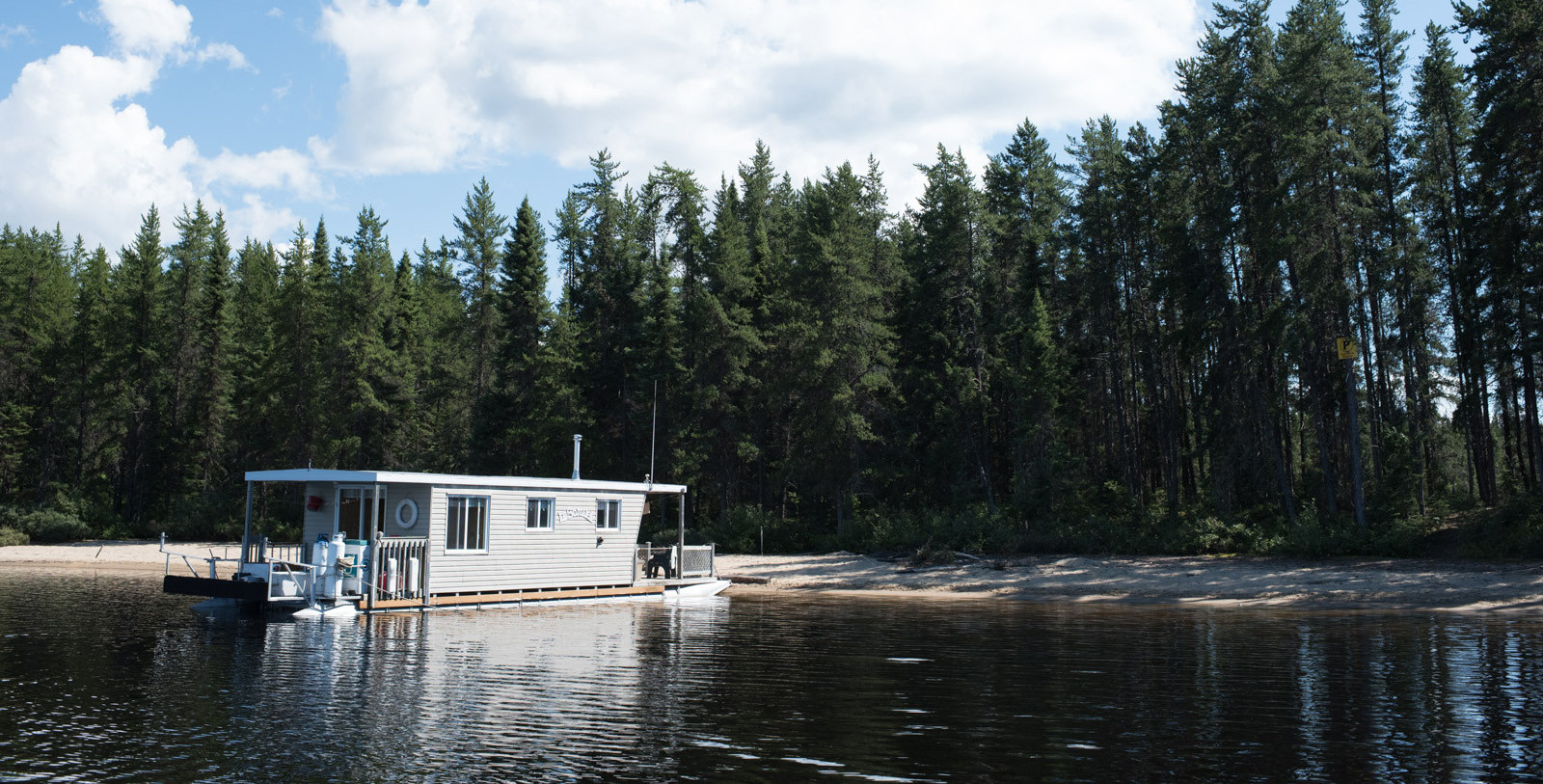Cabin ANOUK HOUSEBOAT — Pourvoirie du Barrage Gouin et du Magnan – Pourvoirie du Barrage Gouin et du Magnan