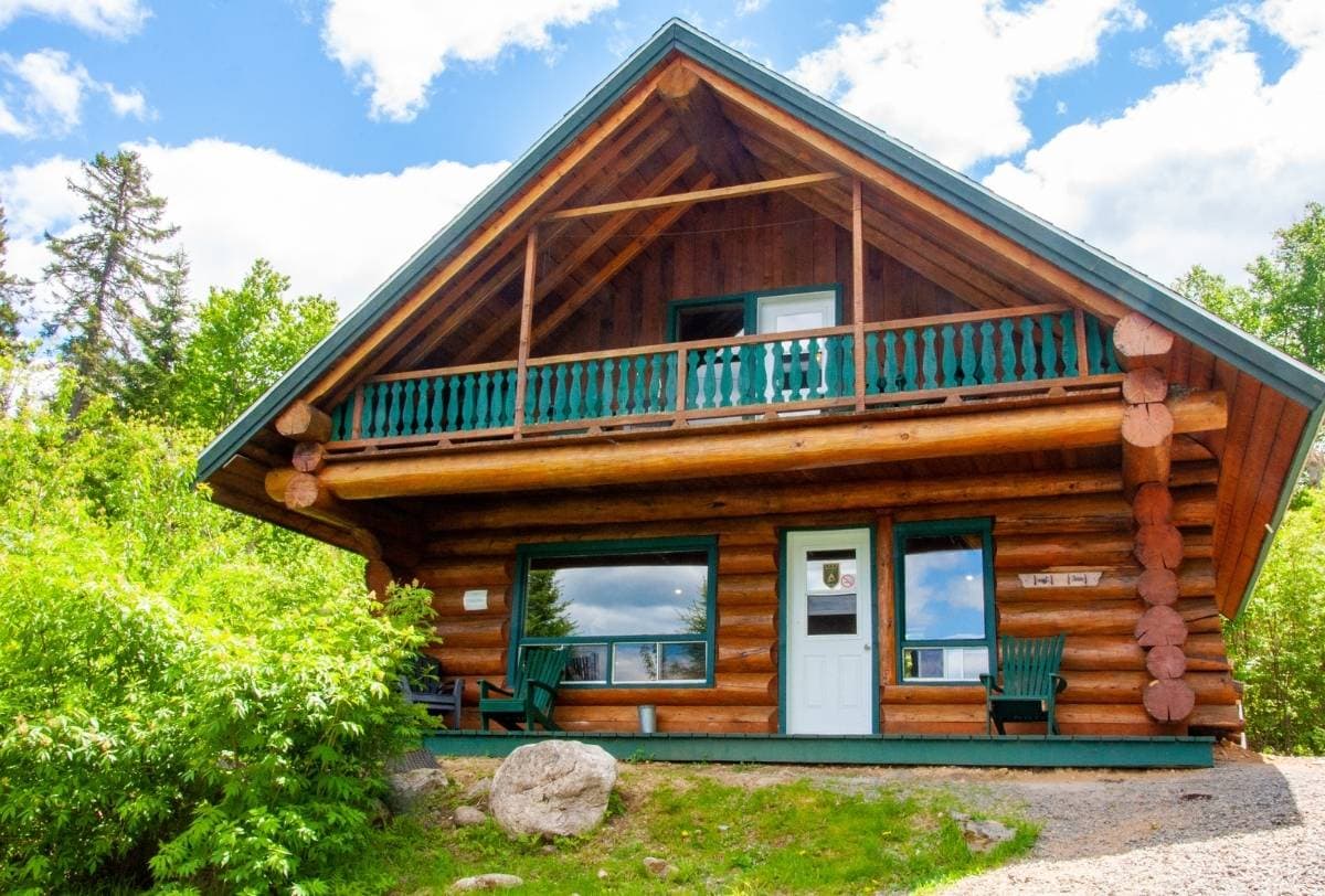 CHALET LAC ST-MICHEL – Pourvoirie Club Hosanna