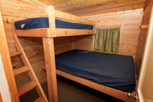 CHALET 5 — Pourvoirie des Grands Ducs – Pourvoirie des Grands Ducs