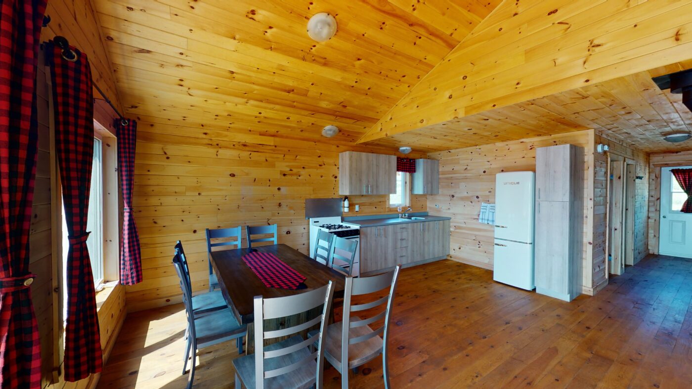 CHALET 8 - L'HIRONDELLE – Pourvoirie du Club Bataram
