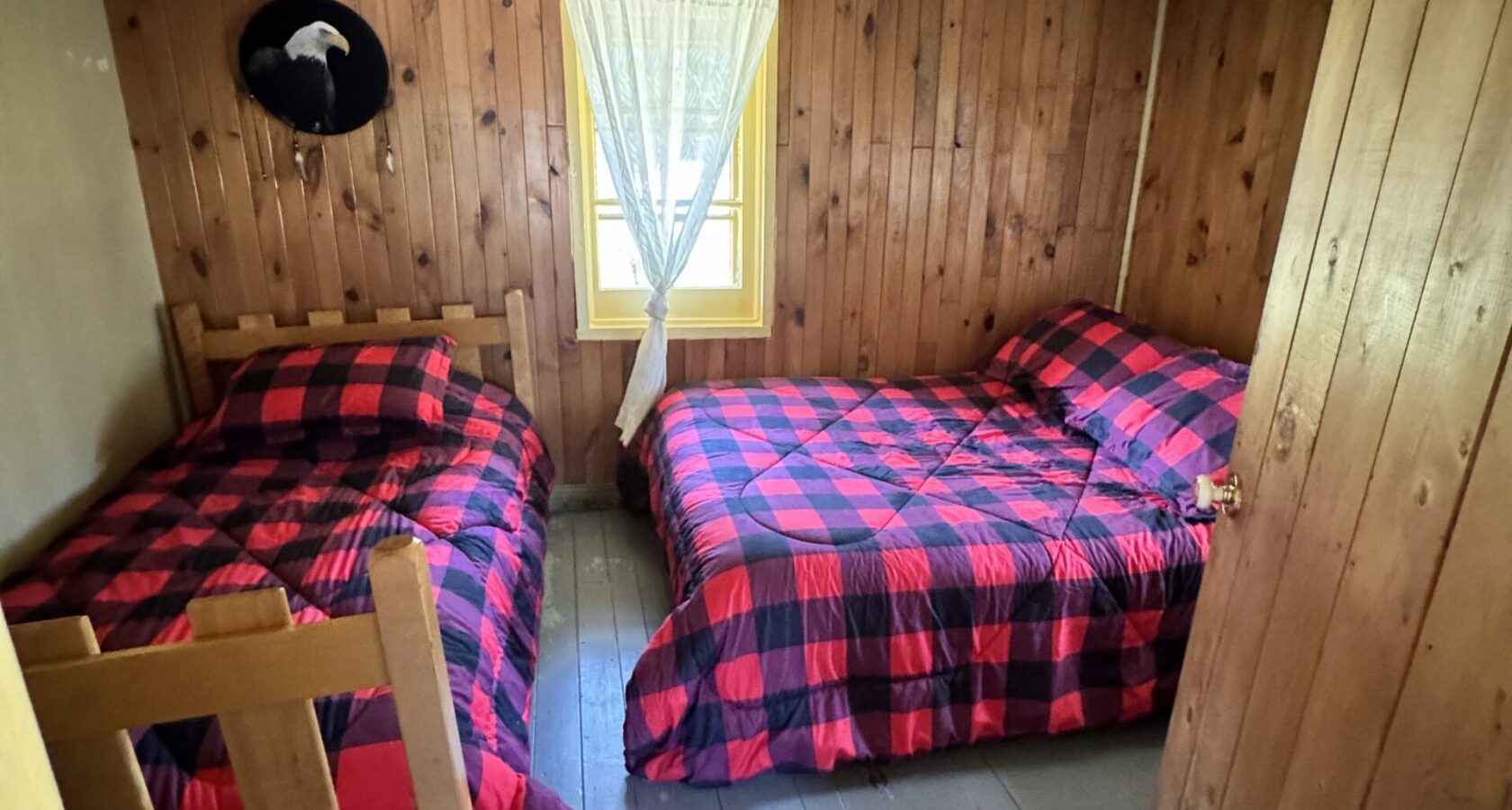 CHALET EN BOIS ROND – Pourvoirie du Club Gatineau