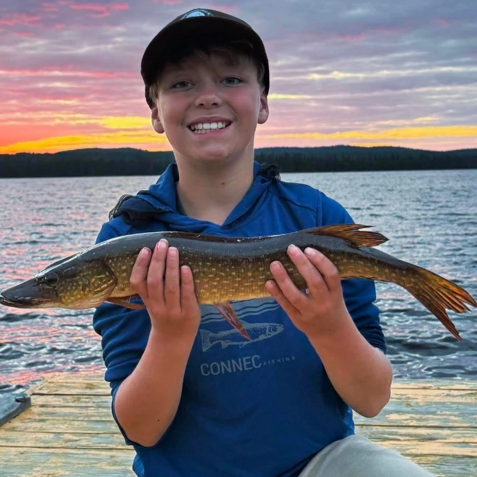 Pêche Brochet chez Pourvoirie du Lac à l'Ours Blanc, Mauricie, Québec