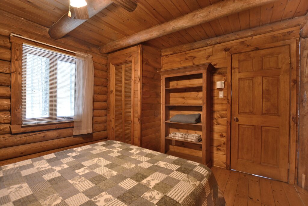 LE ROCHER CABIN – Pourvoirie du Lac Berval
