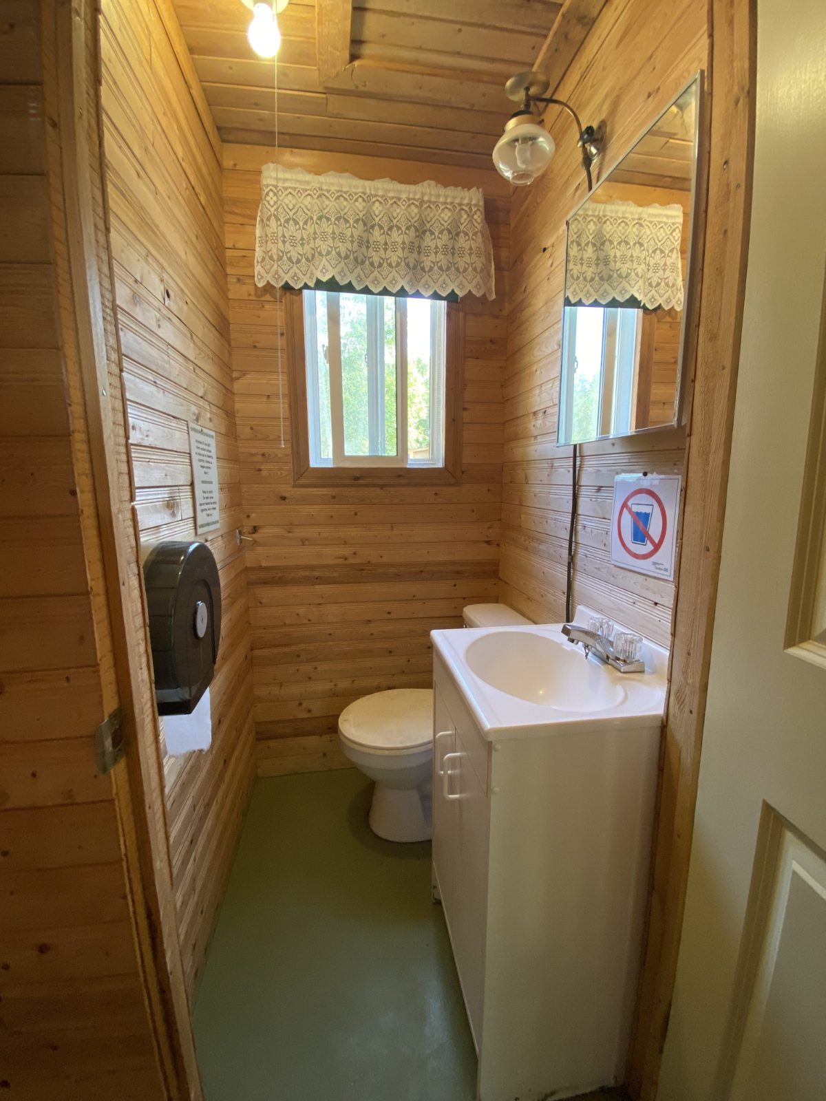 CAMP COLIBRI – Pourvoirie du Lac Matchi-Manitou