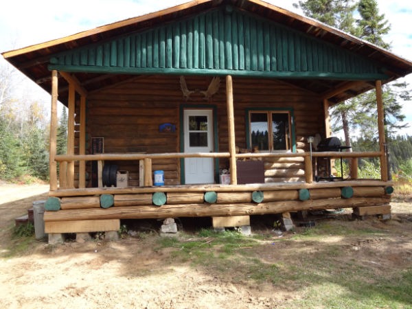 LE COUGAR CABIN – Pourvoirie Fer à Cheval