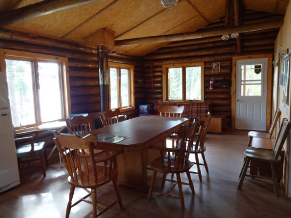 LE COUGAR CABIN – Pourvoirie Fer à Cheval
