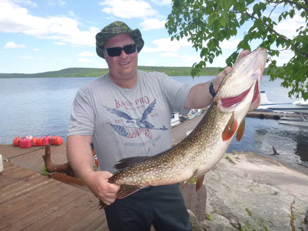 Pêche chez Pourvoirie Némiscachingue, Laurentides, Québec — photo 2